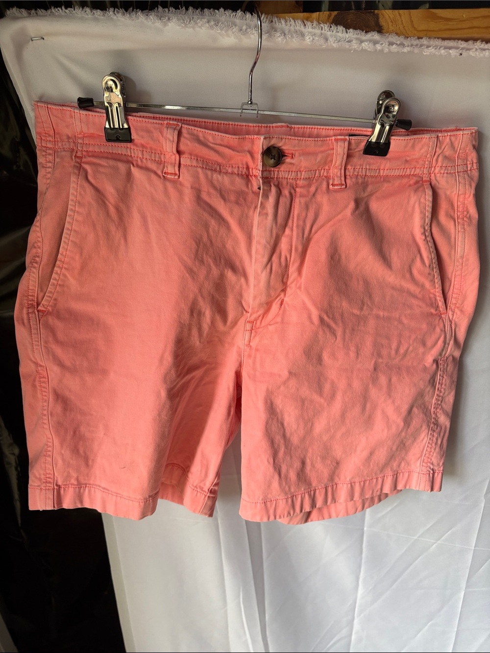Vineyard Vines Men’s Coral Flat-Front Casual Shorts